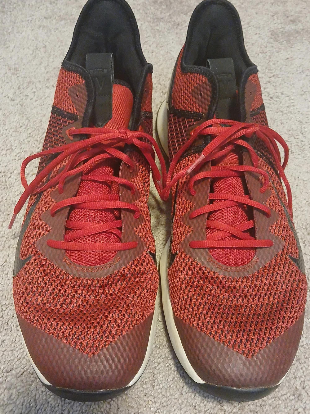 Nike LeBron Witness 4 basketball Red and Black Lightweight Sz 15 Running Shoes